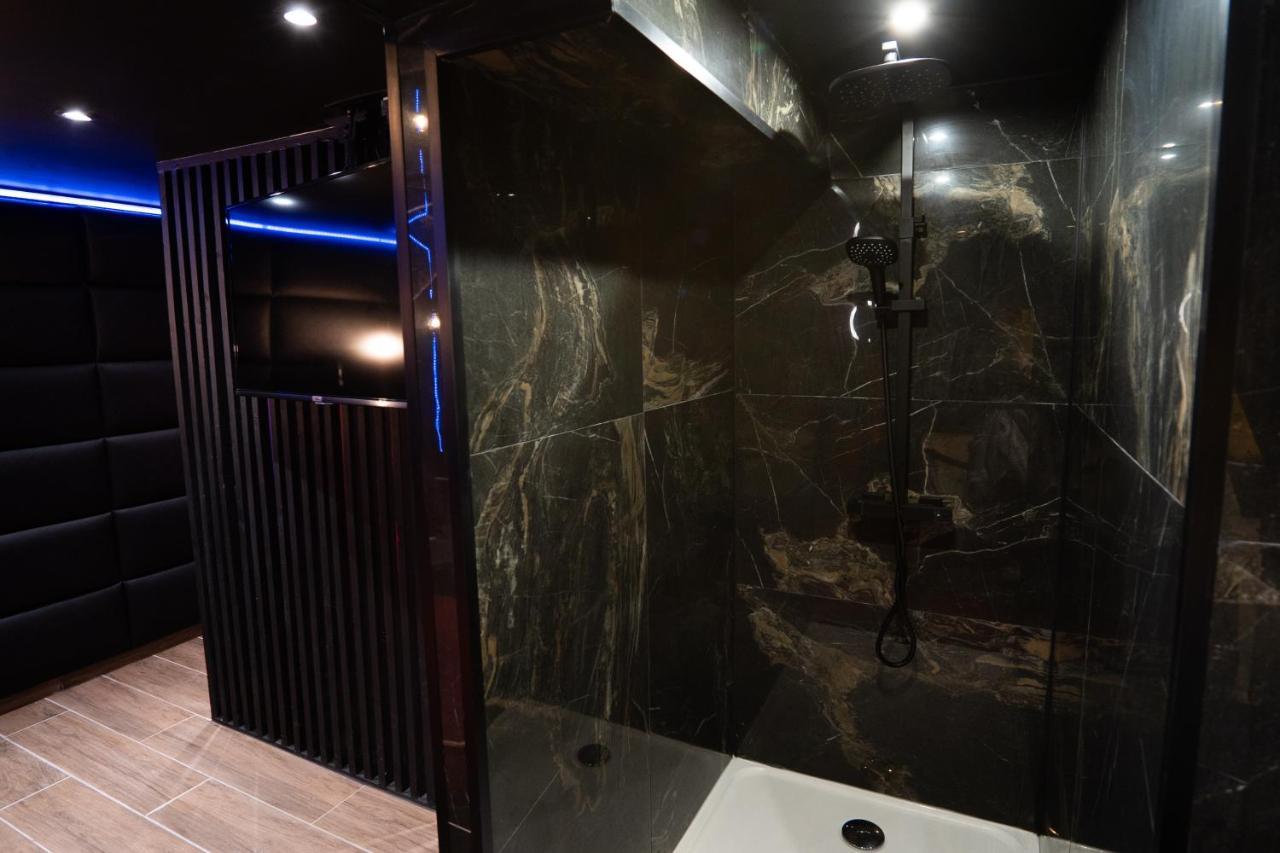 Capsule Secret - Jacuzzi - Netflix & Home Cinema - Jeux De Couple - Barre De Pole Dance Valenciennes Exterior foto