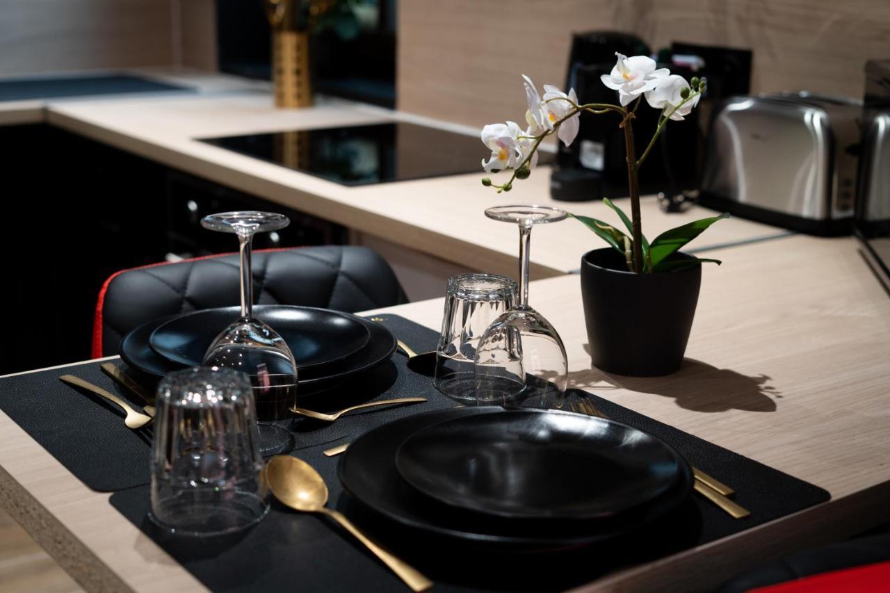 Capsule Secret - Jacuzzi - Netflix & Home Cinema - Jeux De Couple - Barre De Pole Dance Valenciennes Exterior foto