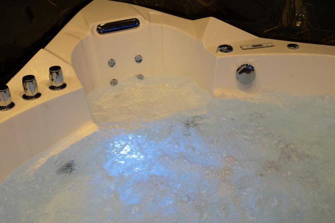 Capsule Secret - Jacuzzi - Netflix & Home Cinema - Jeux De Couple - Barre De Pole Dance Valenciennes Exterior foto