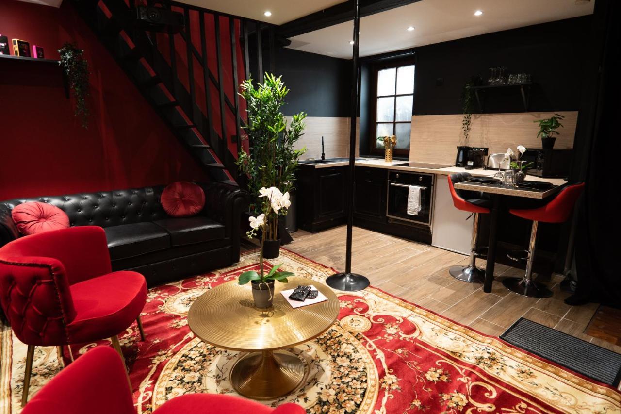 Capsule Secret - Jacuzzi - Netflix & Home Cinema - Jeux De Couple - Barre De Pole Dance Valenciennes Exterior foto