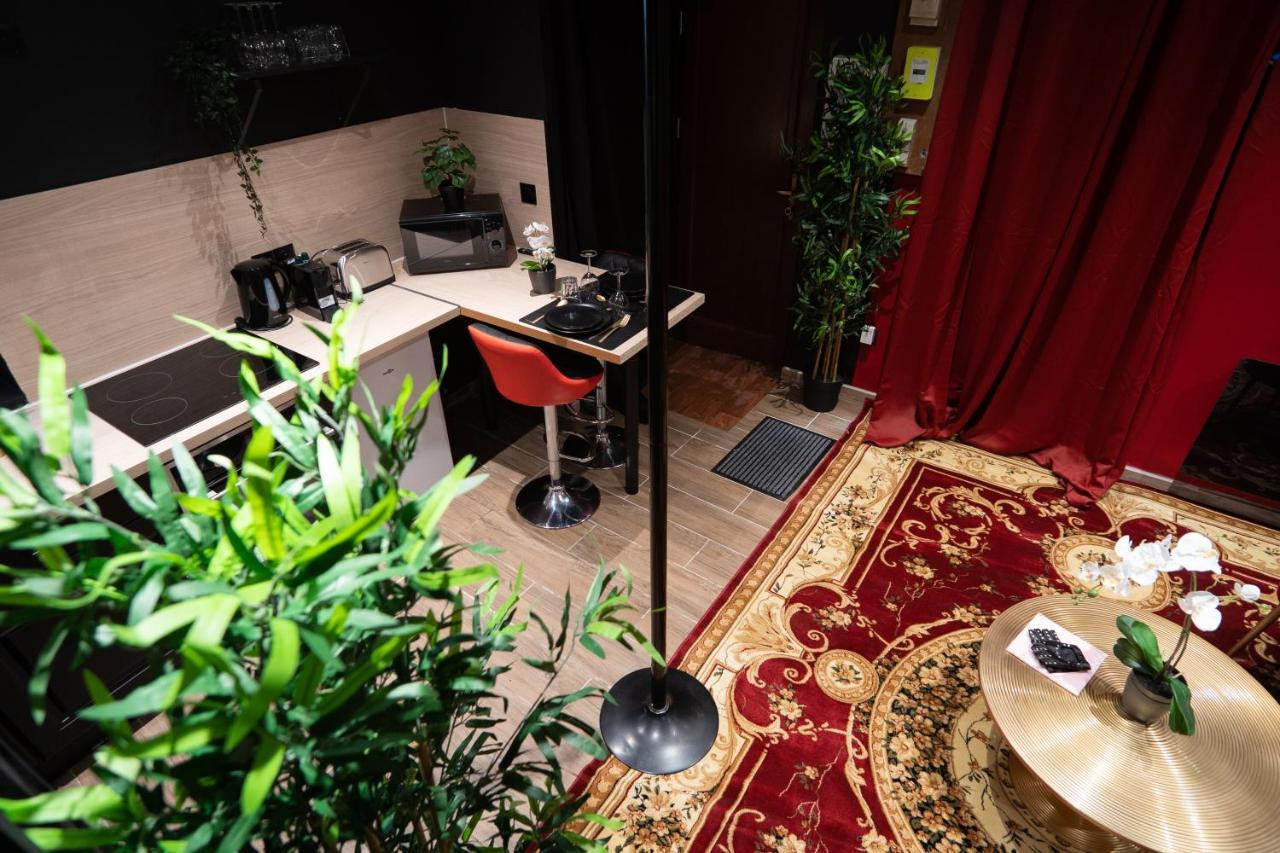 Capsule Secret - Jacuzzi - Netflix & Home Cinema - Jeux De Couple - Barre De Pole Dance Valenciennes Exterior foto
