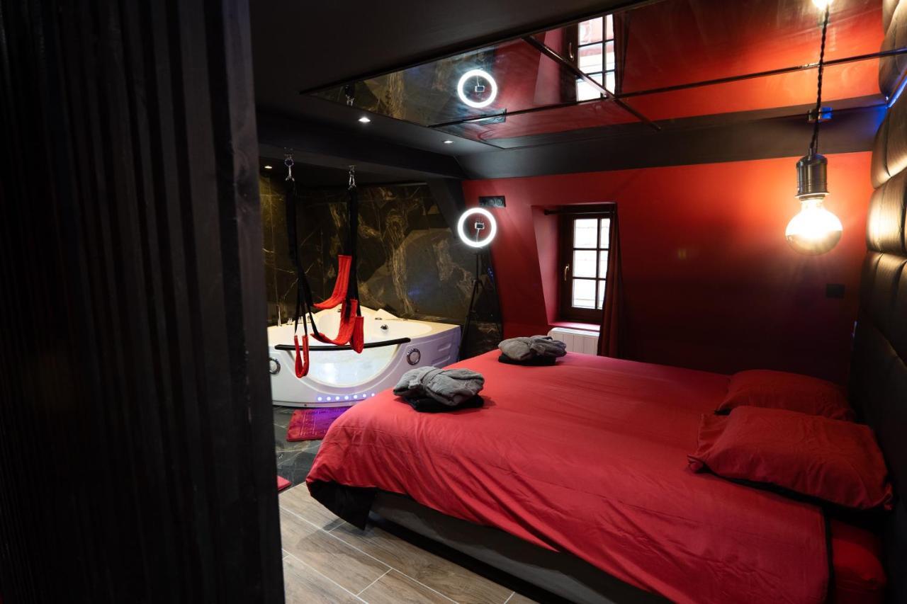 Capsule Secret - Jacuzzi - Netflix & Home Cinema - Jeux De Couple - Barre De Pole Dance Valenciennes Exterior foto