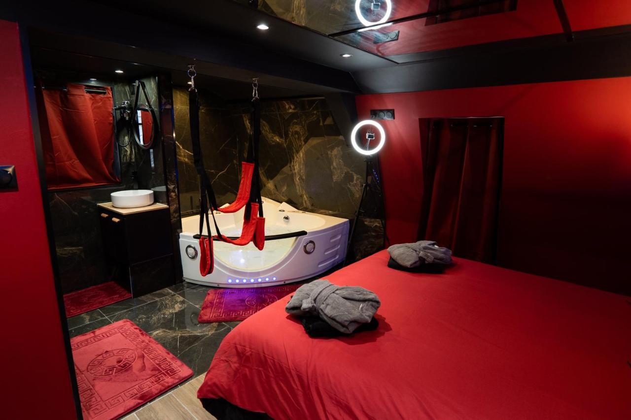 Capsule Secret - Jacuzzi - Netflix & Home Cinema - Jeux De Couple - Barre De Pole Dance Valenciennes Exterior foto