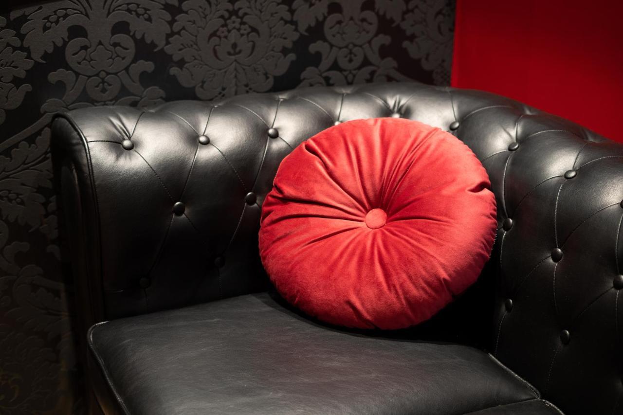 Capsule Secret - Jacuzzi - Netflix & Home Cinema - Jeux De Couple - Barre De Pole Dance Valenciennes Exterior foto