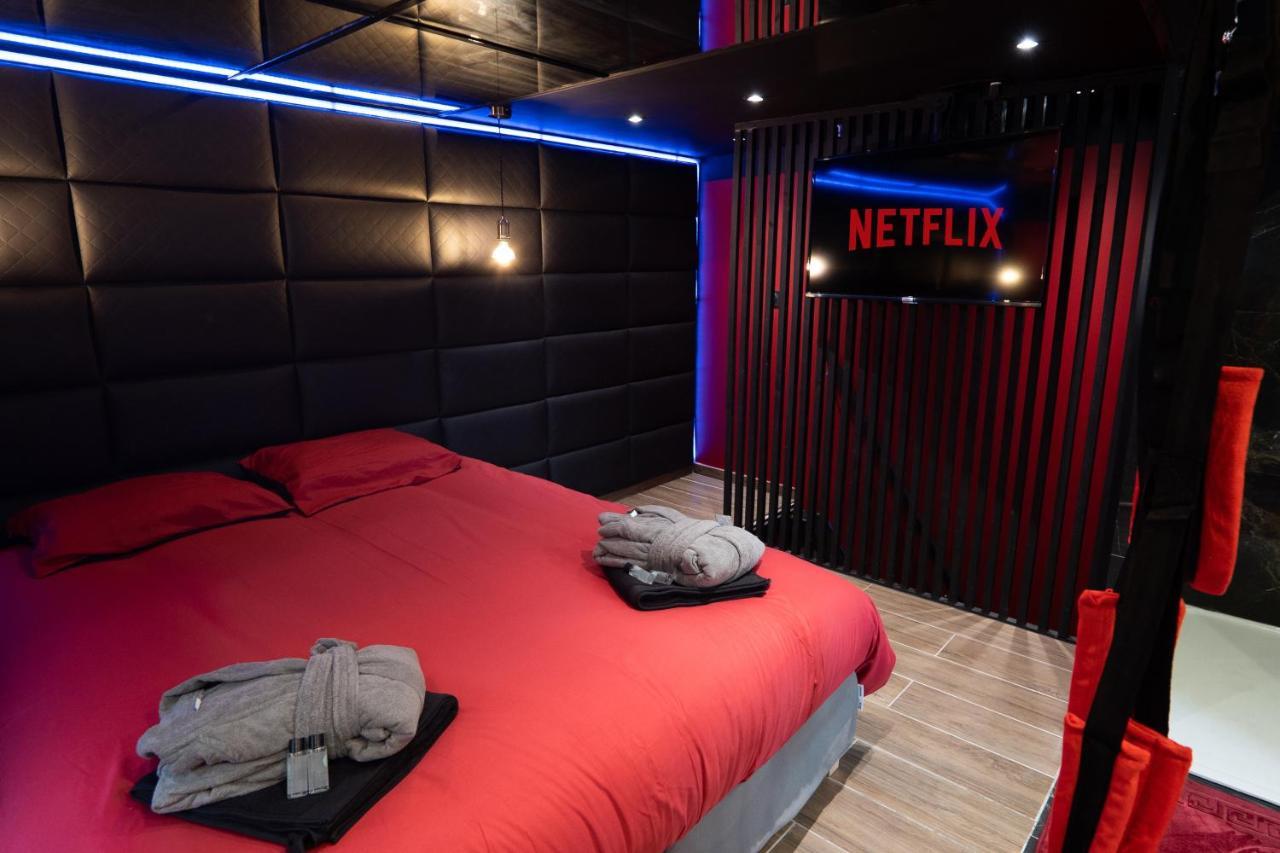 Capsule Secret - Jacuzzi - Netflix & Home Cinema - Jeux De Couple - Barre De Pole Dance Valenciennes Exterior foto