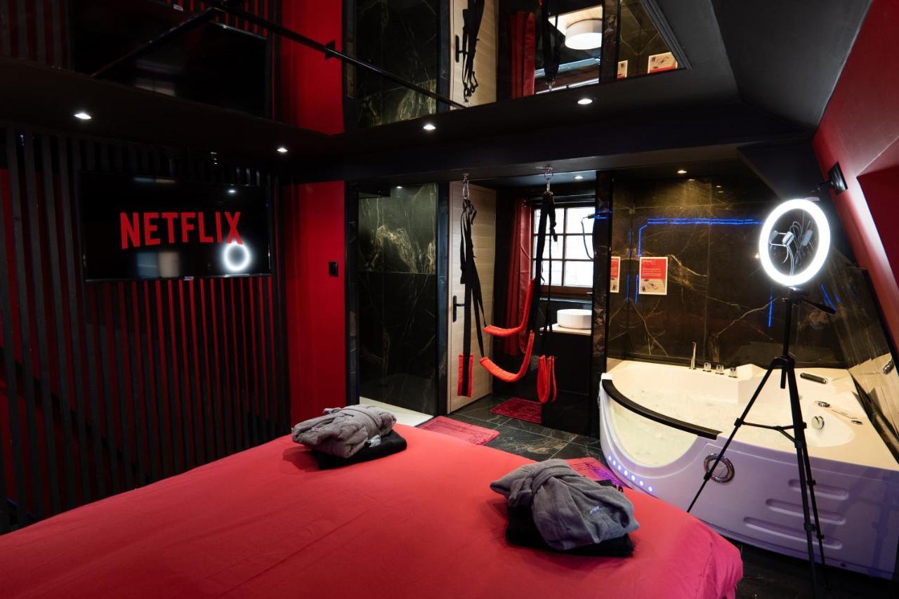 Capsule Secret - Jacuzzi - Netflix & Home Cinema - Jeux De Couple - Barre De Pole Dance Valenciennes Exterior foto